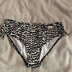 Chic Black and White Patterned Bikini Bottom